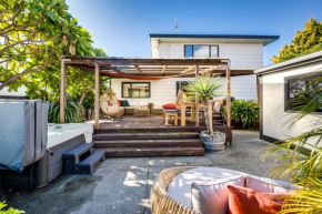 Coastal Serenade - Te Awanga Holiday Home